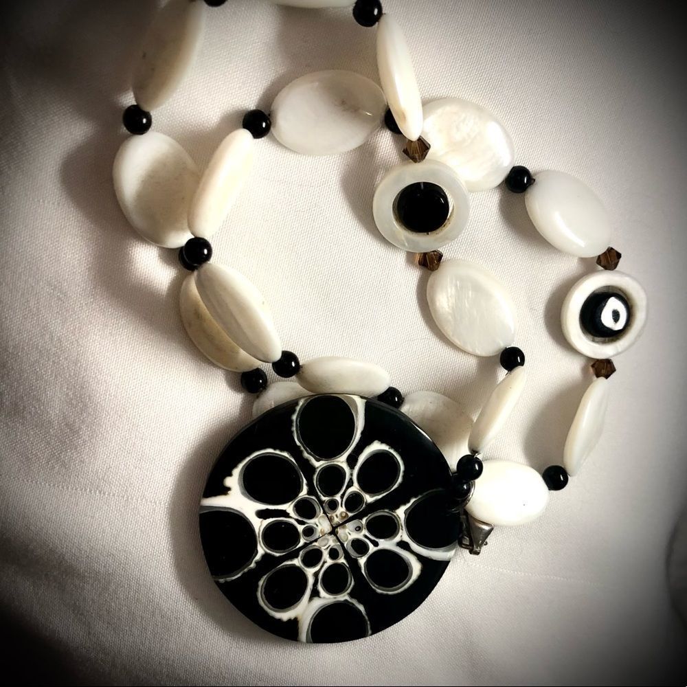 Shell necklace with pendant - Picture 6 of 7